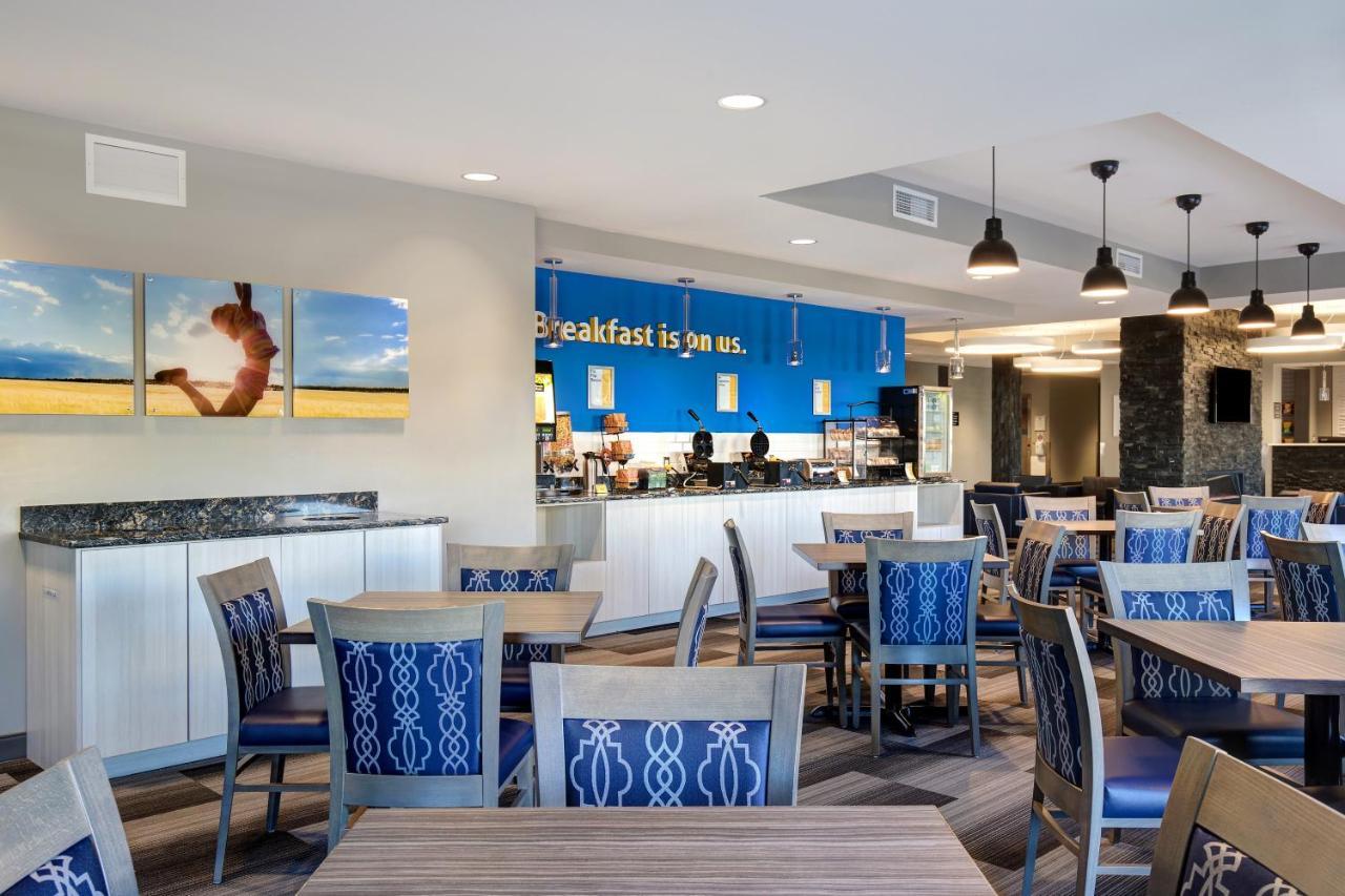 Days Inn & Suites By Wyndham Warman Exteriör bild