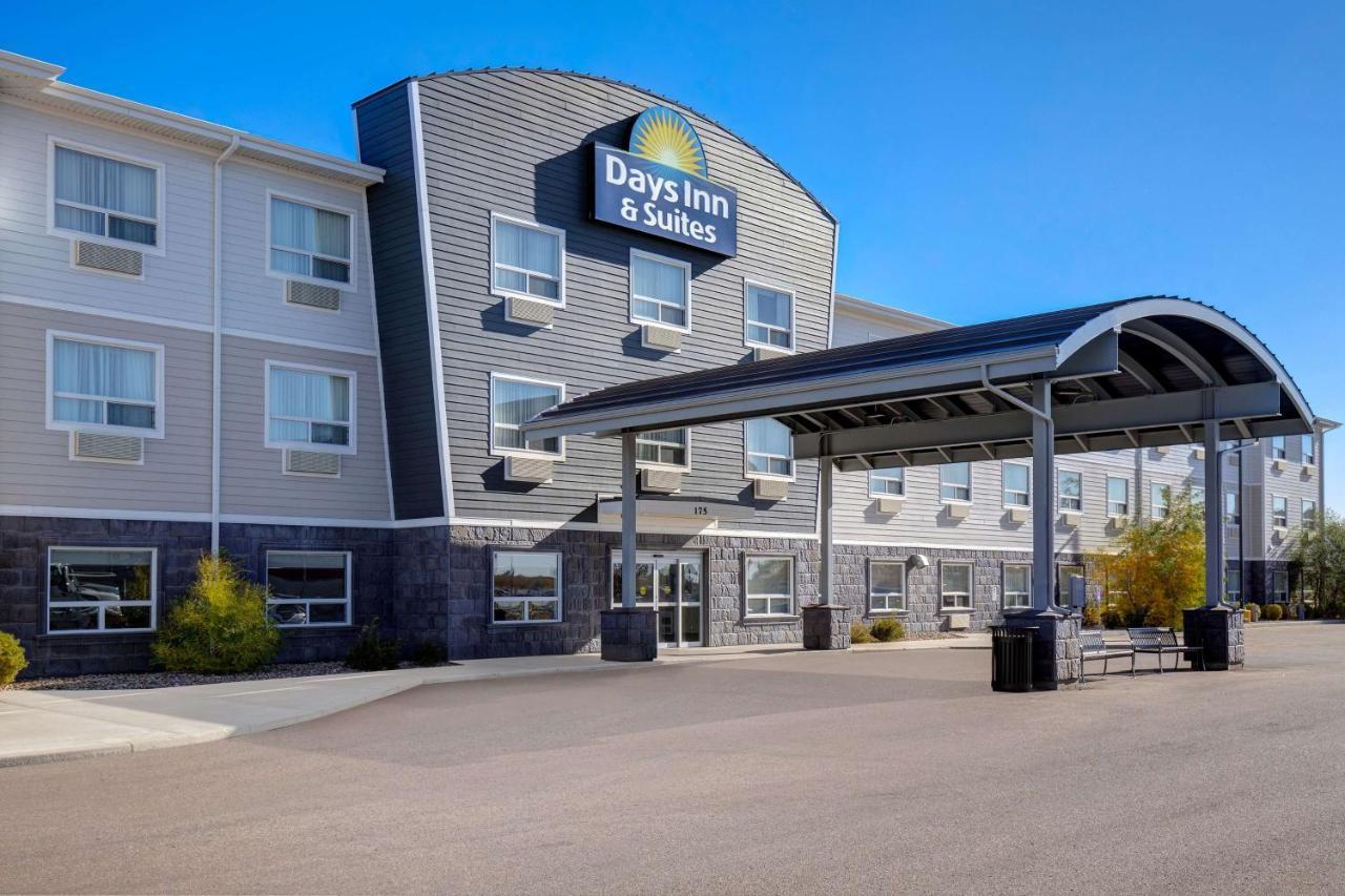 Days Inn & Suites By Wyndham Warman Exteriör bild