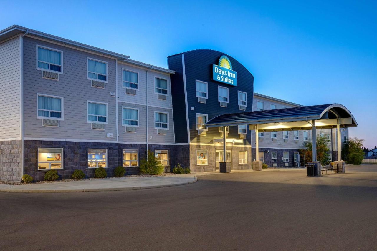 Days Inn & Suites By Wyndham Warman Exteriör bild