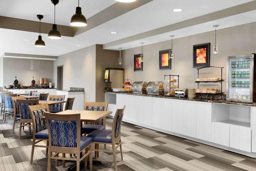 Days Inn & Suites By Wyndham Warman Exteriör bild