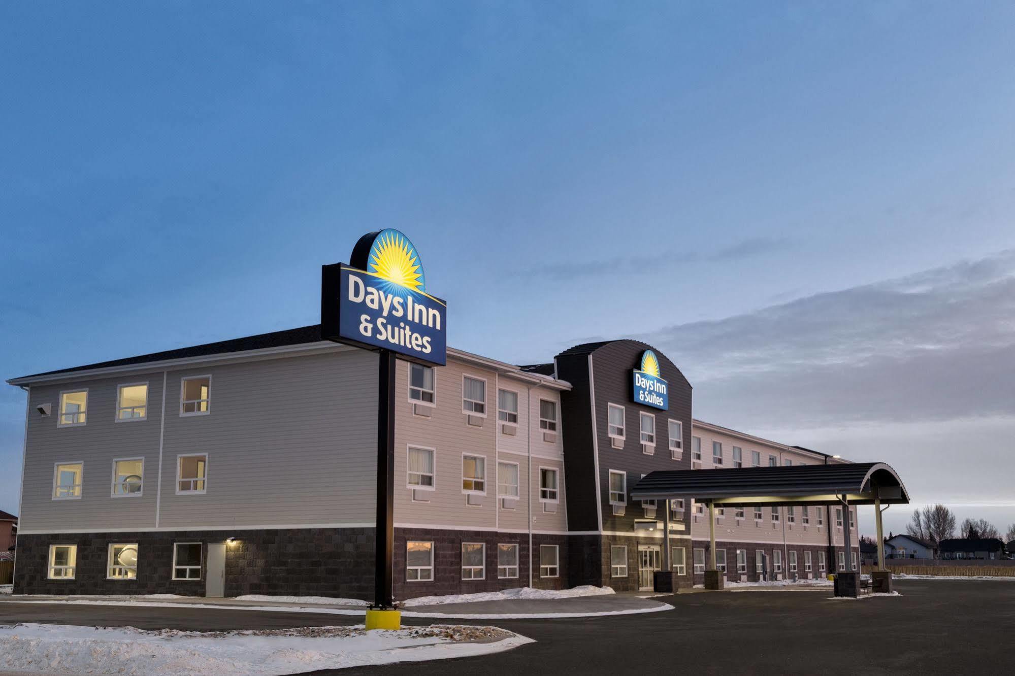 Days Inn & Suites By Wyndham Warman Exteriör bild